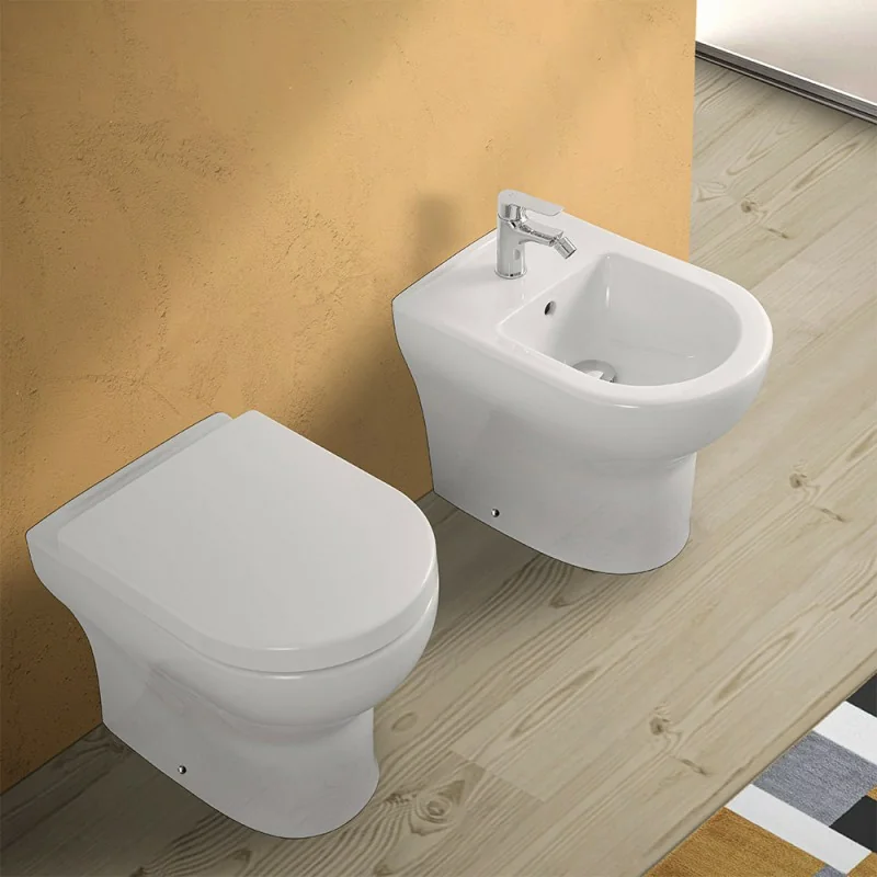 Sanitari filomuro con brida scarico universale e copriwc originale Pestum