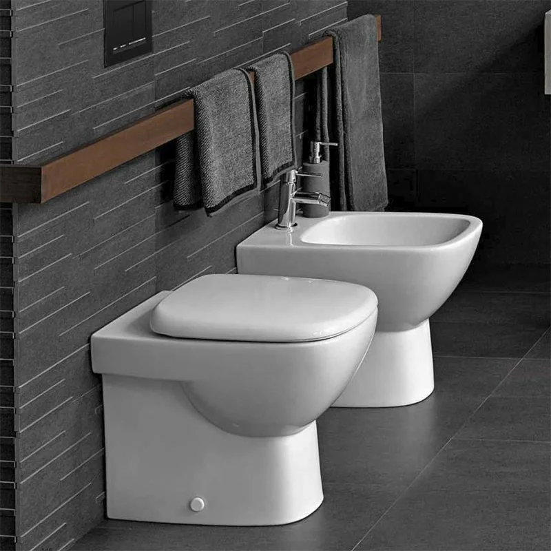 Sanitari filomuro Geberit scarico universale e copriwater Fantasia