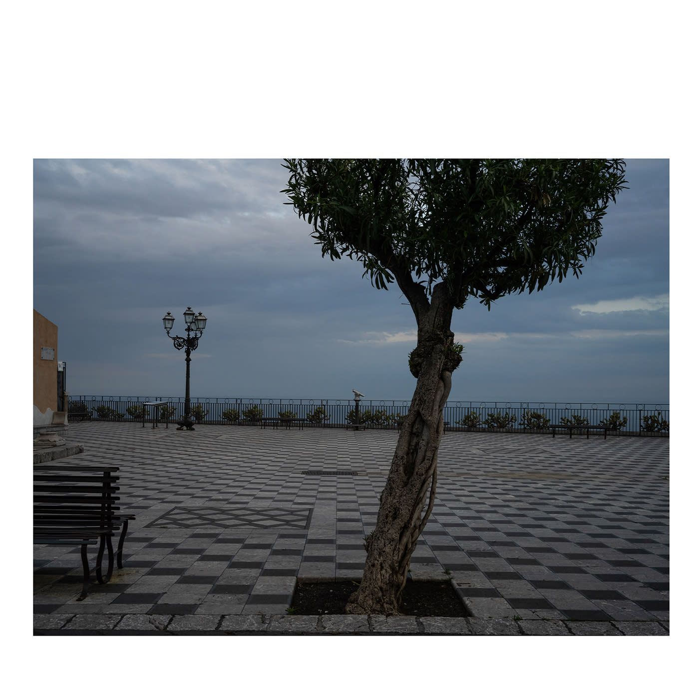 L'Isola SIM_COV_01902-1-3 Fotografia